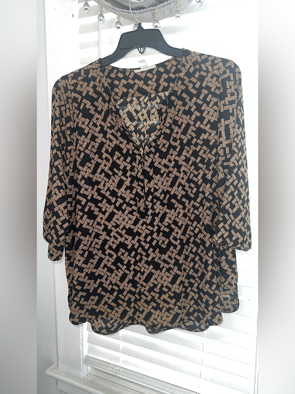 Dana Buchman Black Top with Tan Geometric Print